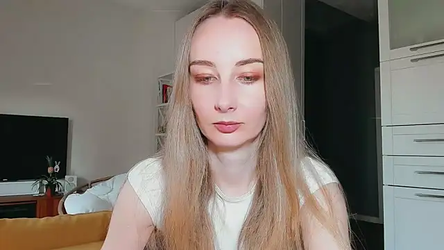 Maiami000 online show from April 6, 1:12 pm