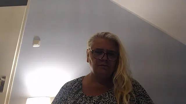 hotladymoon online show from July 21, 8:42 pm
