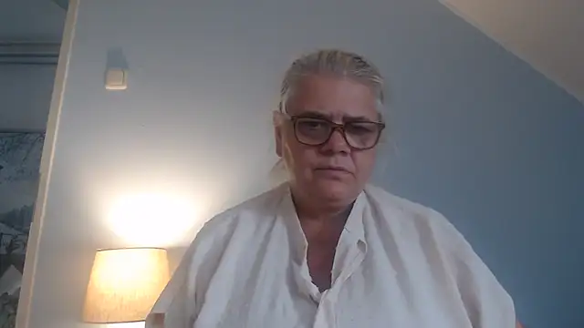hotladymoon online show from July 25, 2:35 pm