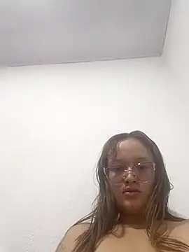lucyy06 online show from May 28, 4:21 am