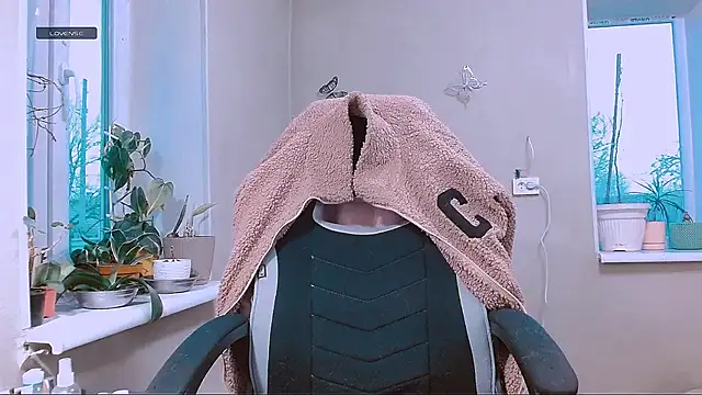 RosaJil online show from April 12, 4:32 pm