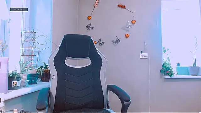 RosaJil online show from March 7, 2:35 pm