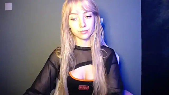 LuciaYoung online show from April 19, 6:21 pm