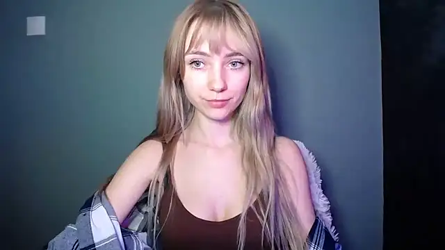 LuciaYoung online show from February 2, 7:35 pm