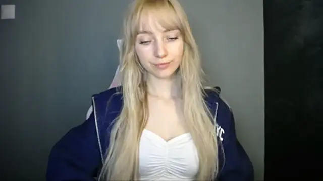 LuciaYoung online show from April 12, 6:33 pm