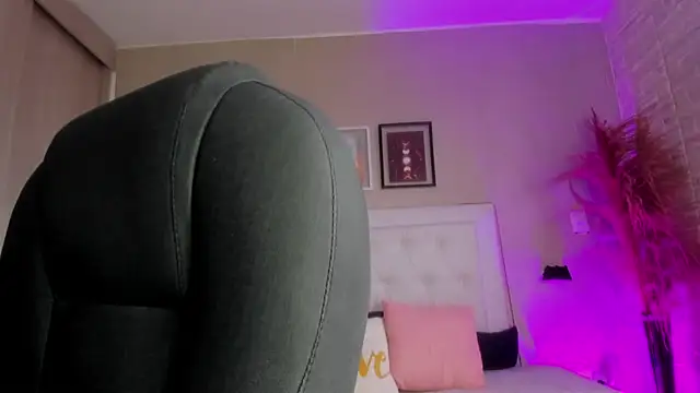 emma  smith1 online show from March 7, 12:23 pm