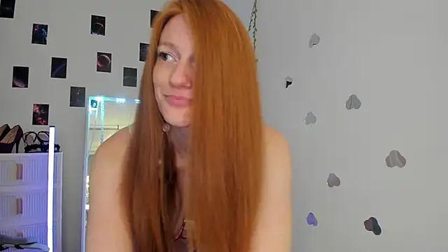 Aliceginger99 online show from May 22, 1:42 pm