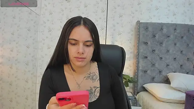 ChloeHarper  online show from May 28, 11:52 am