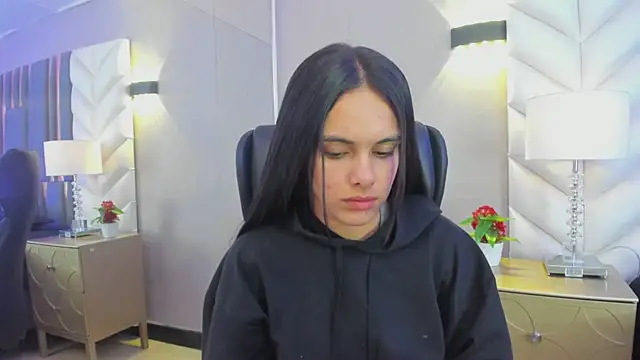 ChloeHarper  online show from April 6, 11:44 am