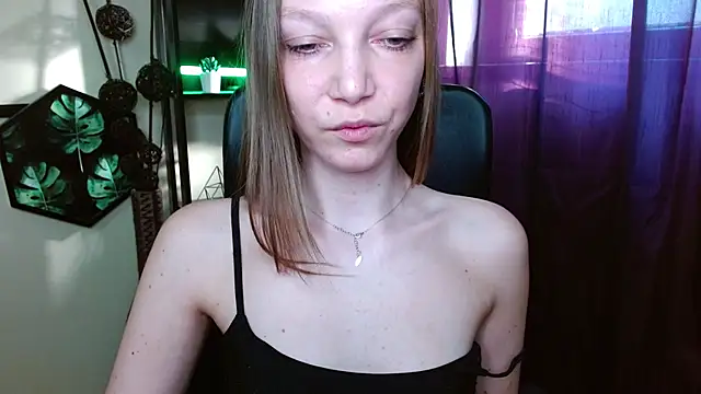 EmillyPlay online show from April 9, 6:19 am