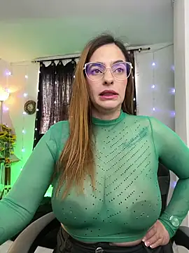 Alessandra Schmoll online show from December 3, 2:30 pm