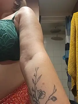 lady charlyne online show from June 9, 7:02 pm