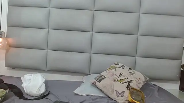 emily brontee  online show from November 4, 1:16 pm