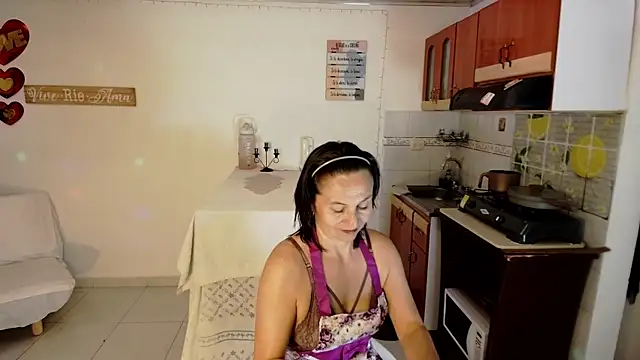 Latin Lola online show from March 31, 7:58 pm