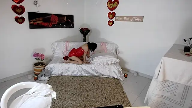 Latin Lola online show from April 16, 9:39 pm