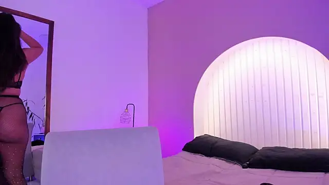 martina duque  online show from April 7, 6:21 pm