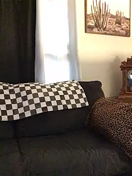 SidneyRaee online show from March 10, 5:39 pm