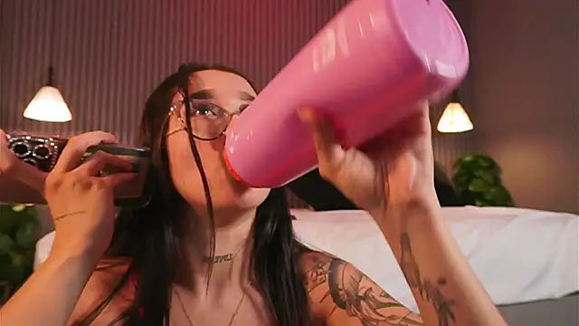 EriKlein online show from March 17, 8:13 pm