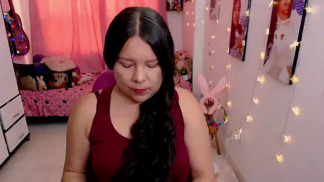 claryssa  online show from April 7, 8:00 pm