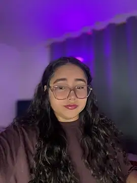 CurlyGirl 1 online show from April 10, 11:33 pm