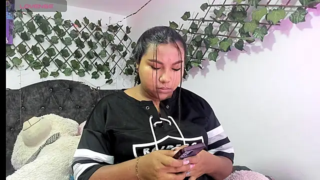 PaulinaSwan online show from October 29, 3:58 pm