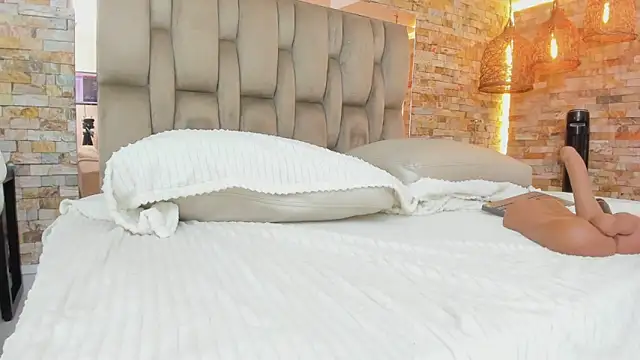 karla dunn online show from April 10, 9:10 pm