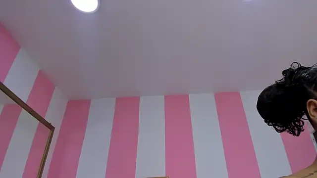 ISABELLA 020 online show from March 17, 12:20 pm