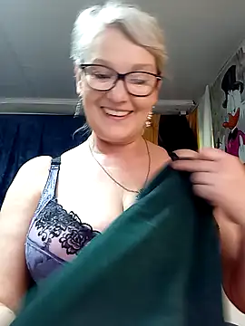 irinamaux online show from May 17, 10:36 am