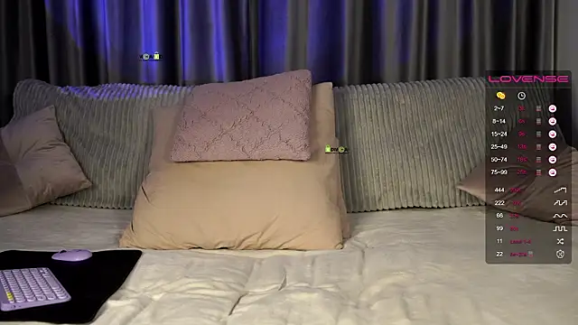 delicateflowerr online show from March 14, 7:15 pm