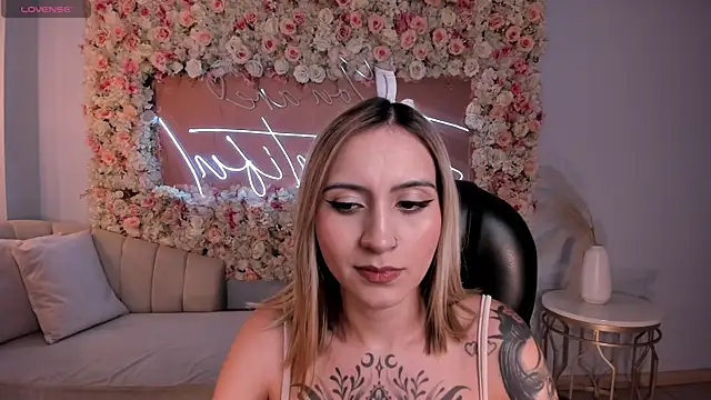 MollySundersX online show from April 9, 4:04 am