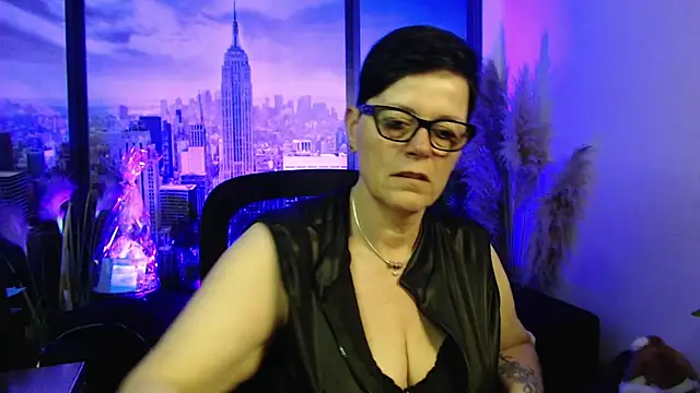 ninarandmann online show from April 1, 4:15 pm