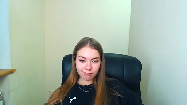 zoey deuttch online show from April 16, 12:49 pm