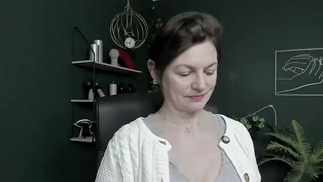 VivianWILD online show from April 22, 6:43 am