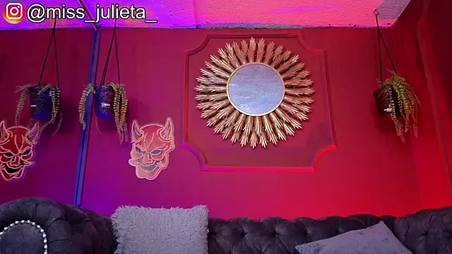 Julieta Russell online show from June 2, 11:55 am