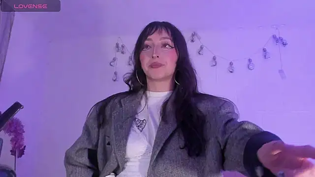 v1cky  online show from April 15, 12:11 am