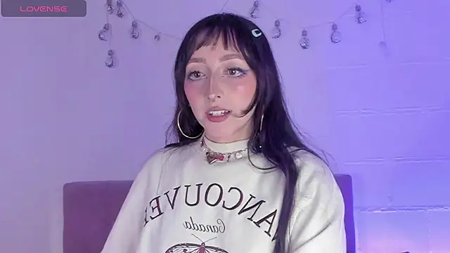 v1cky  online show from April 6, 10:55 pm