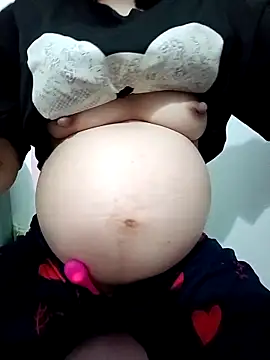 SweetGirl2k2 online show from April 16, 11:18 pm