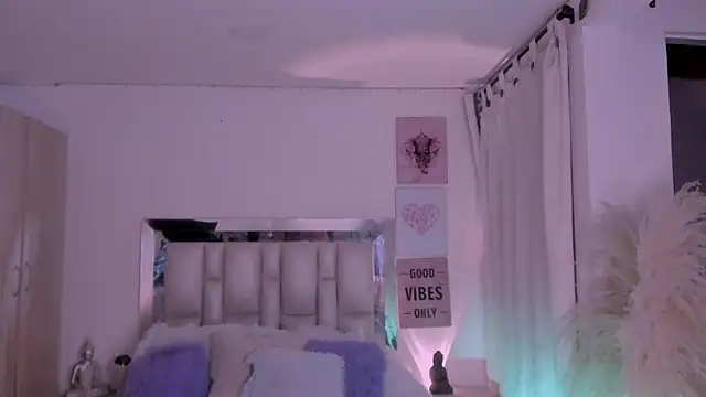 Sussy Bell01 online show from April 15, 1:28 am