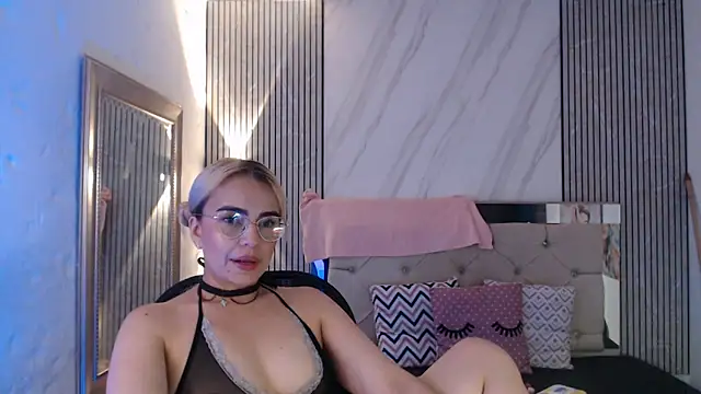 ashley  tylor online show from May 4, 8:01 pm