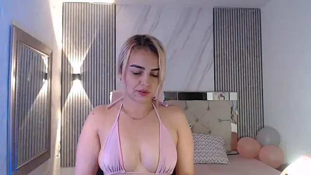 ashley  tylor online show from May 18, 1:15 am
