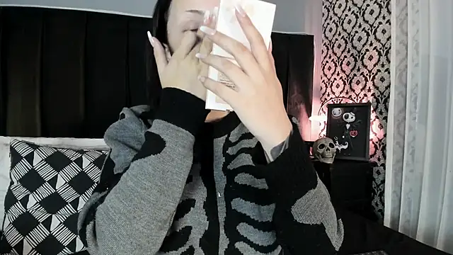 Adeelinee online show from April 17, 4:53 pm