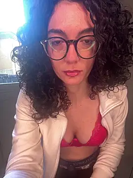 Strawberry queens online show from April 20, 3:48 pm
