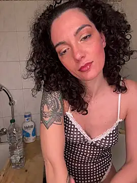 Strawberry queens online show from April 12, 9:17 pm