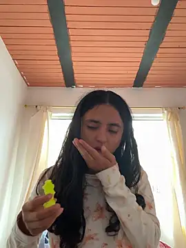 ViolettaSummer online show from April 5, 8:30 pm