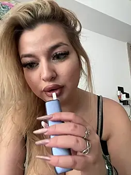 AllysonK online show from April 1, 1:41 pm