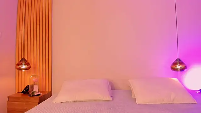 EmilyHaan online show from April 4, 8:07 pm