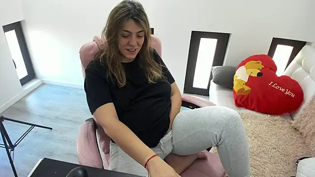 Dyana Kaylinn online show from April 9, 4:59 am