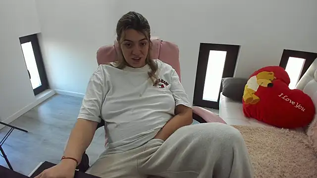 Dyana Kaylinn online show from April 7, 4:58 am