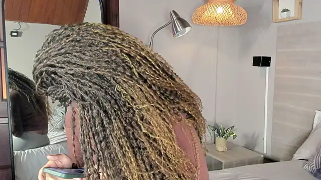 nayah   online show from March 31, 8:09 pm