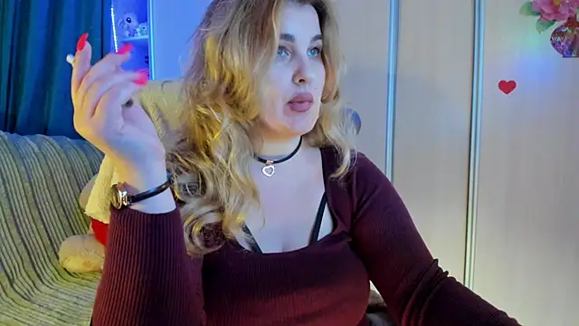 CoraSwon online show from March 13, 6:09 pm